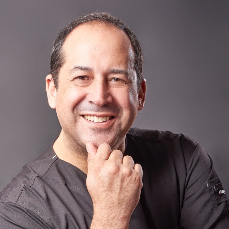 Dr. Cristian Basili, dueño de clínica y alumno del curso Claude para Clínicas