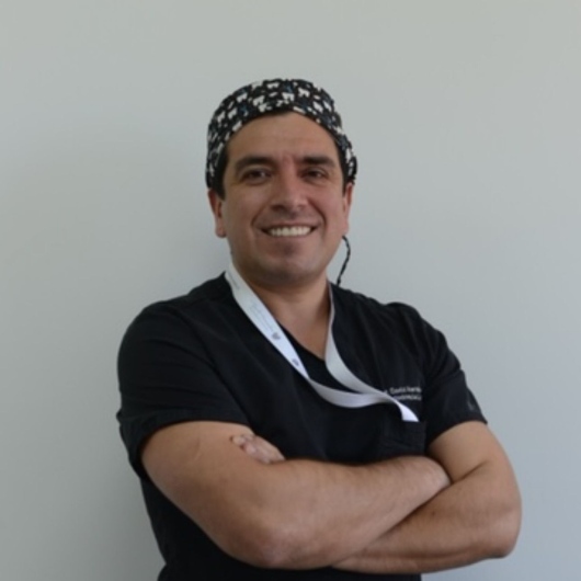 Dr. David Hernández, dueño de clínica y alumno del curso Claude para Clínicas